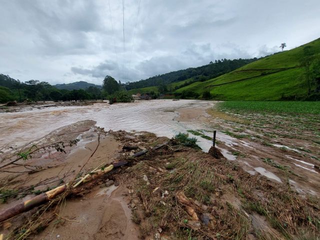 Estradas que dão acesso ao meio rural ficaram destruídas em São Bonifácio
