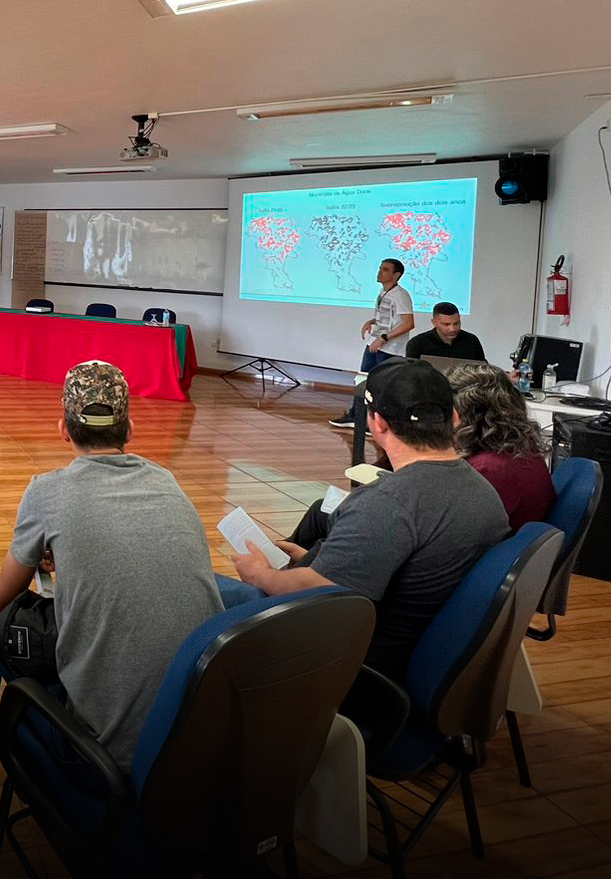 Equipe apresenta o Observatório e o Infoagro para jovens rurais e colaboradores em Campos Novos