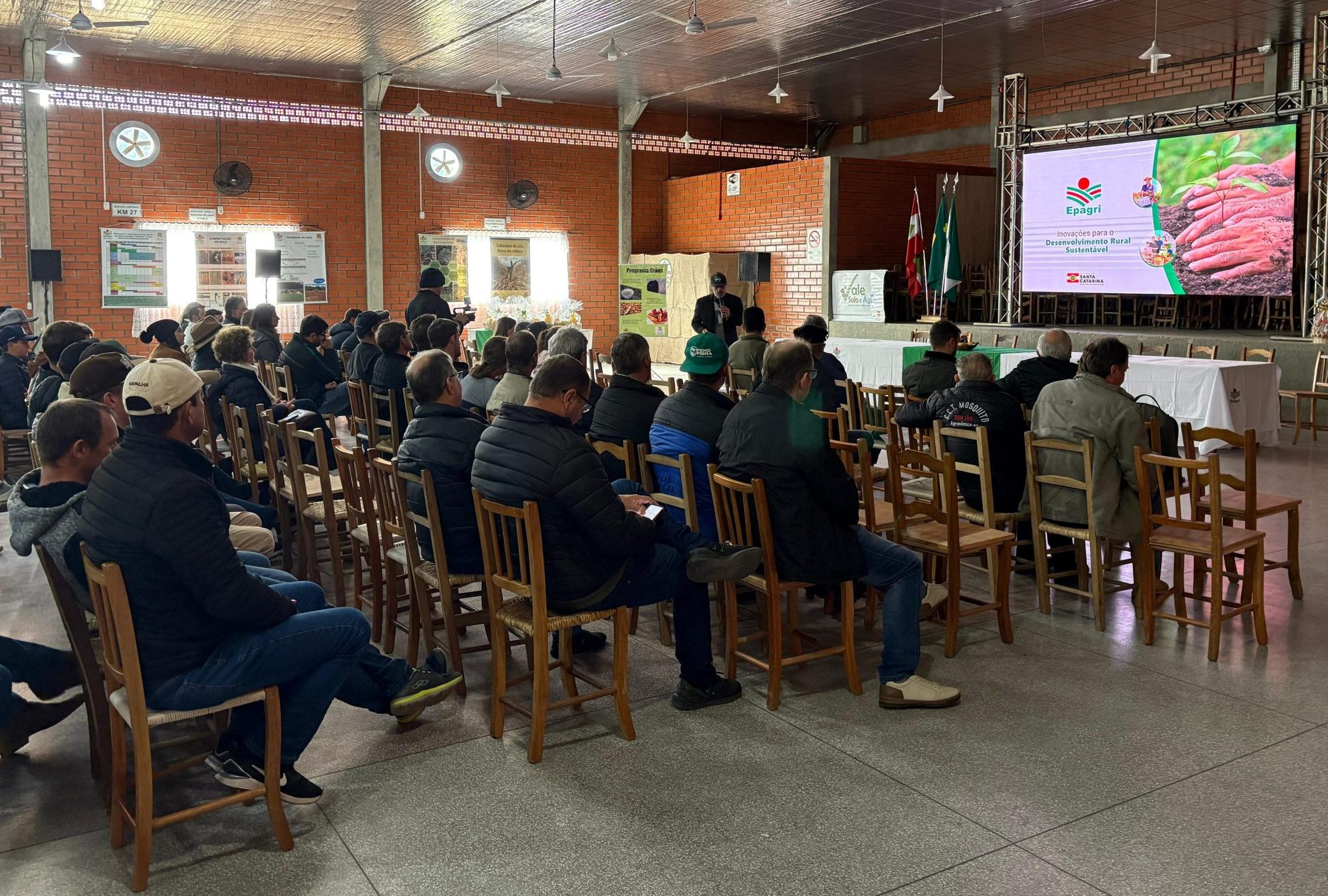 Analista da Epagri/Cepa apresenta ferramentas de apoio à decisão no Extengrãos 2025