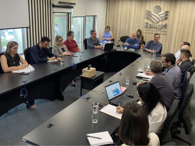 Epagri apresenta estratégias para fortalecer a cadeia produtiva do leite